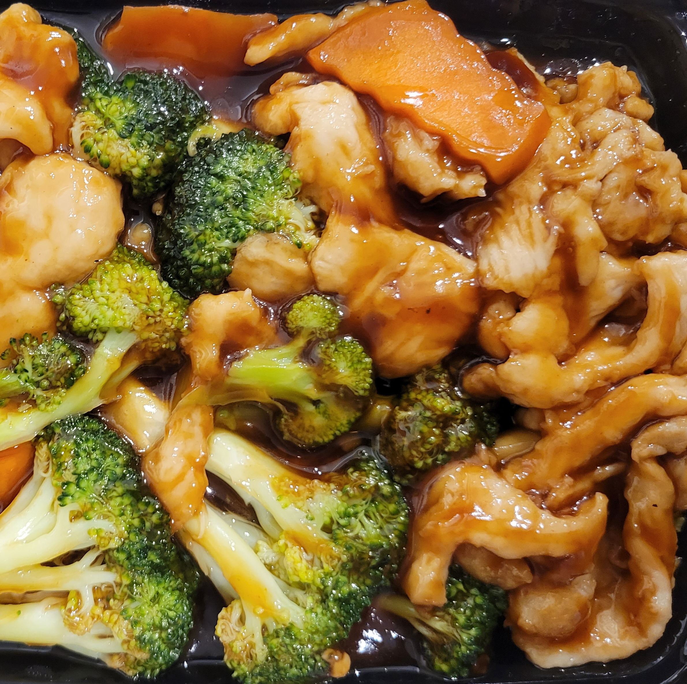 Chicken and broccoli with carrots and sauce